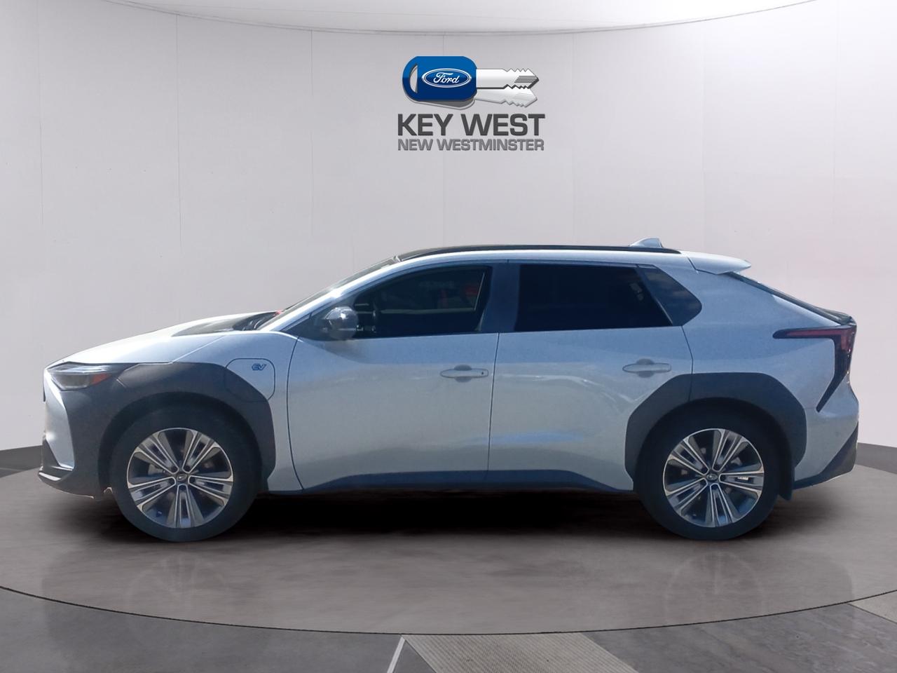 2024 Subaru Solterra  Photo2