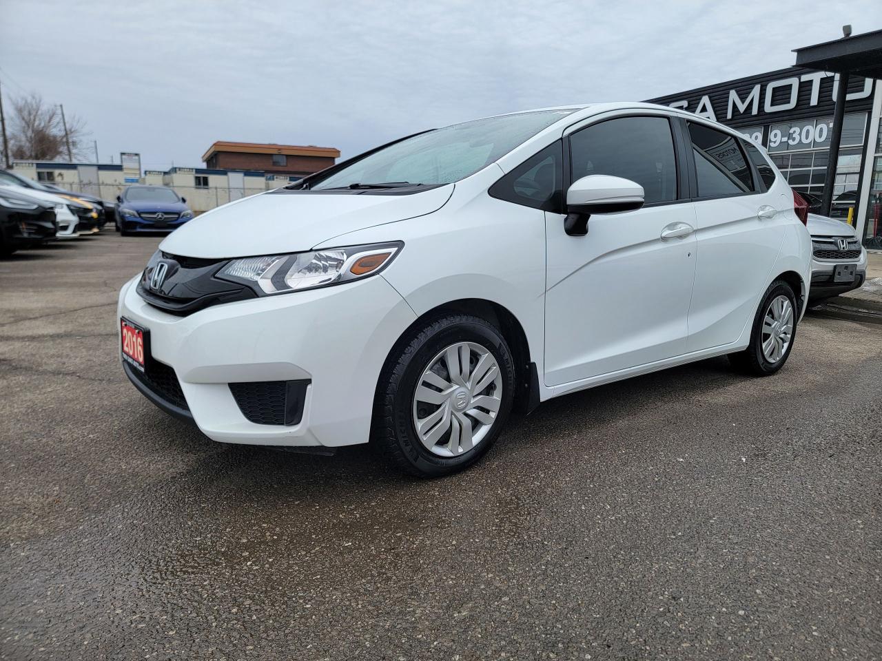 2016 Honda Fit LX | LOW KMS Photo2