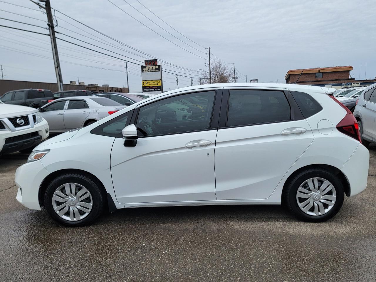 2016 Honda Fit LX | LOW KMS Photo3