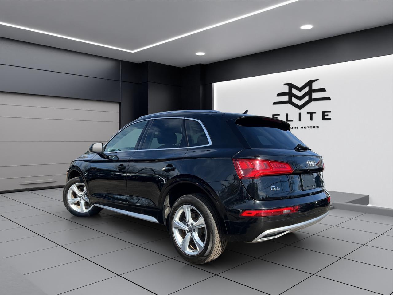 2018 Audi Q5 2.0 Progressiv Pkg - Navigation System - Panoramic Roof !!! Photo