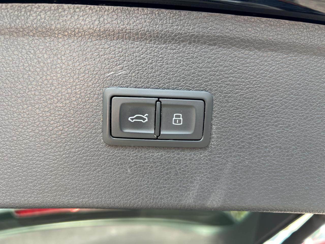 2018 Audi Q5 2.0 Progressiv Pkg - Navigation System - Panoramic Roof !!! Photo