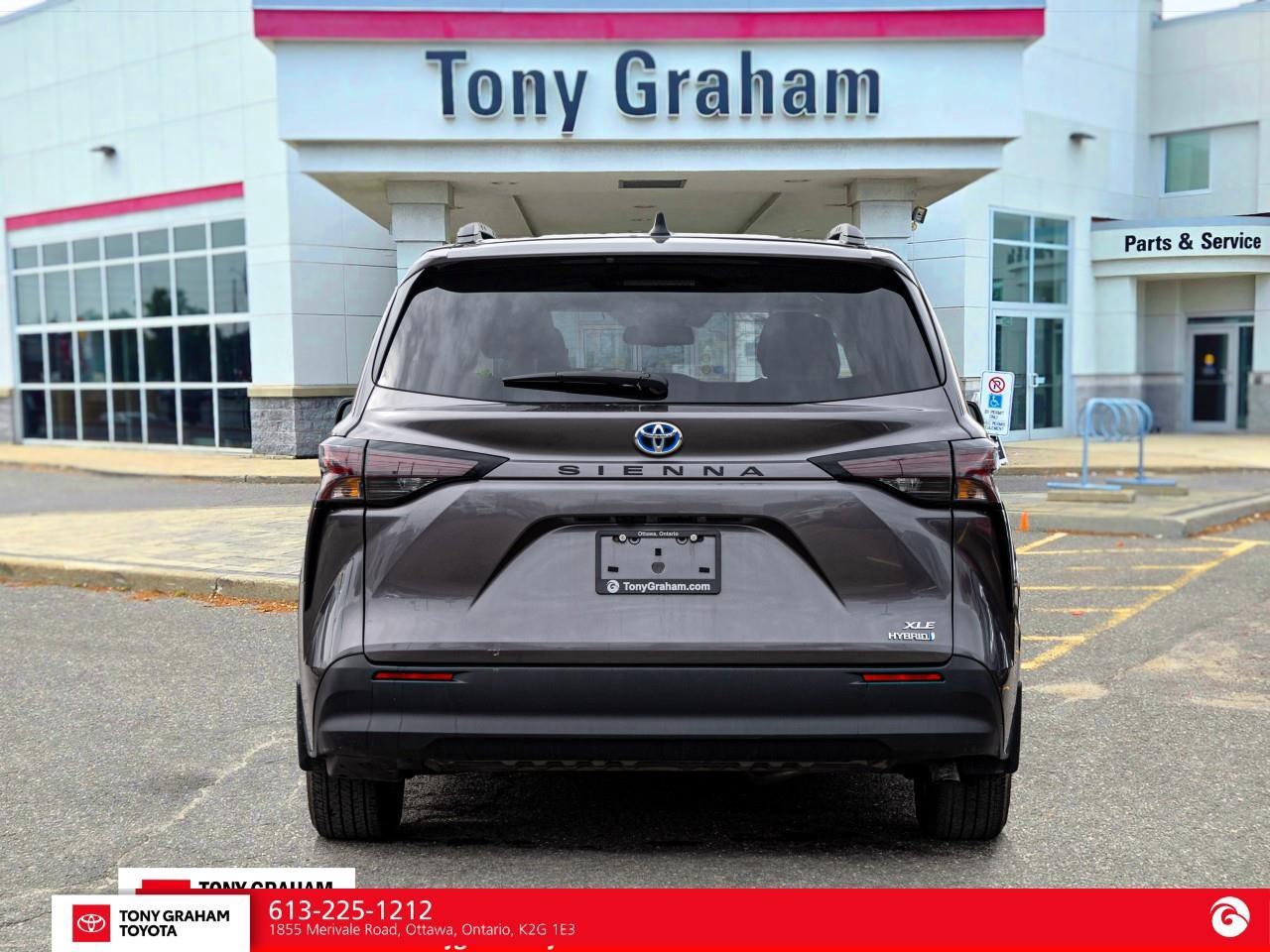 2024 Toyota Sienna XLE 8-Passenger Photo4