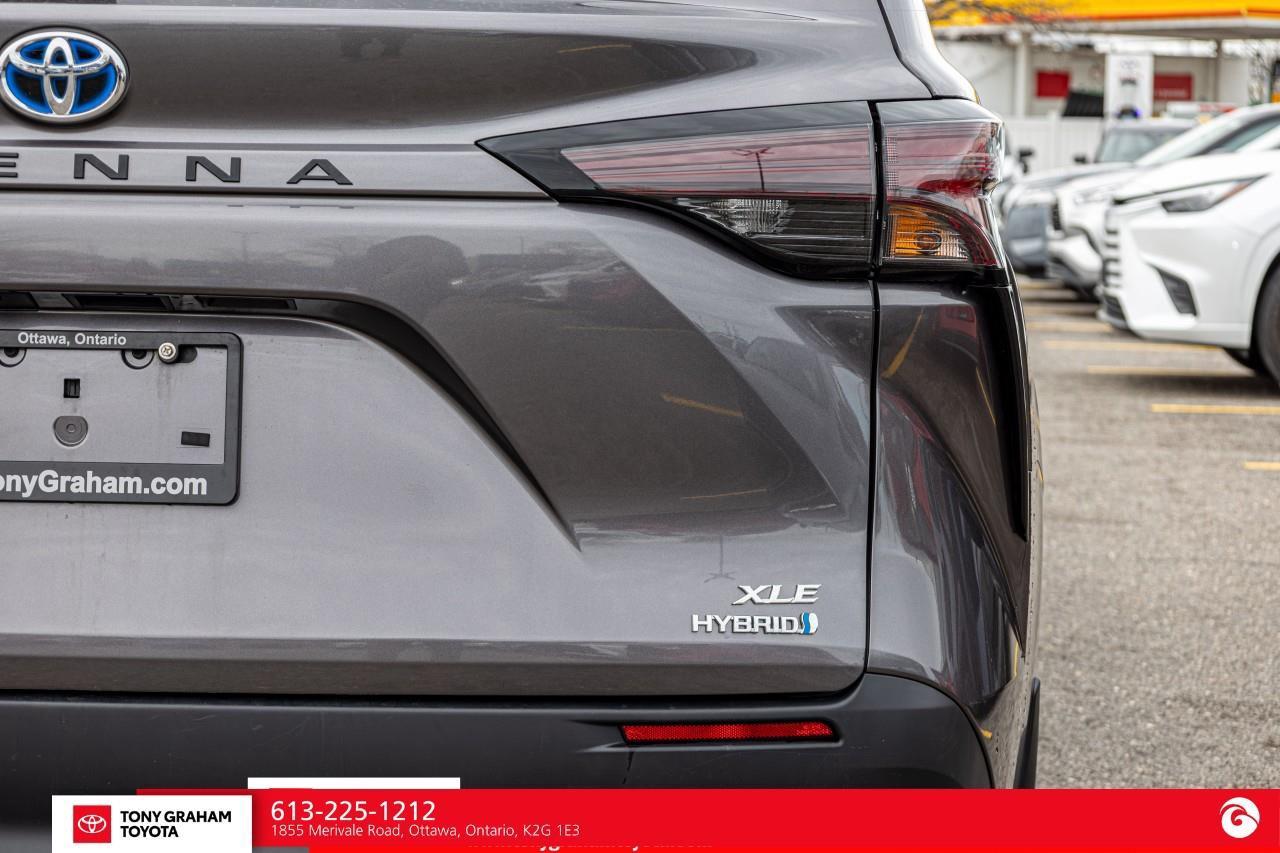 2024 Toyota Sienna XLE 8-Passenger Photo