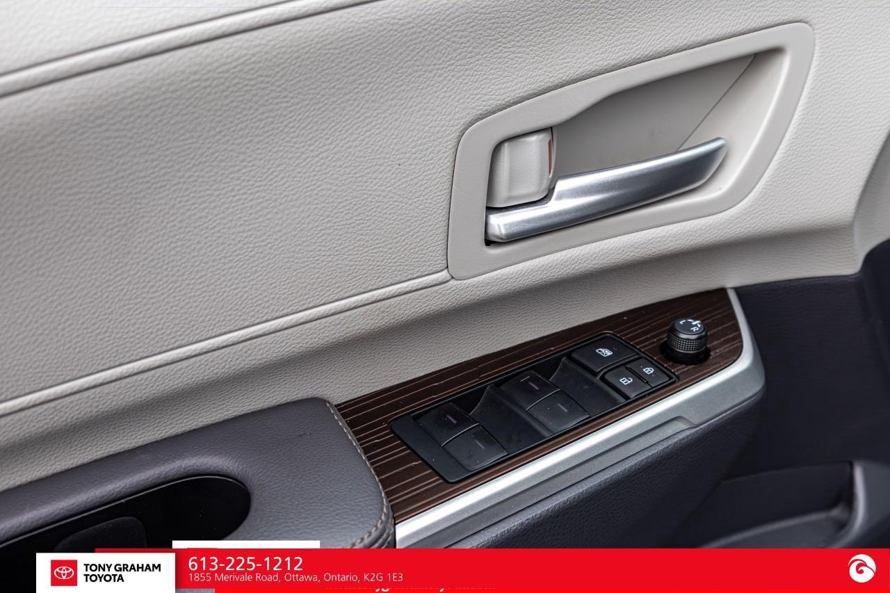 2024 Toyota Sienna XLE 8-Passenger Photo