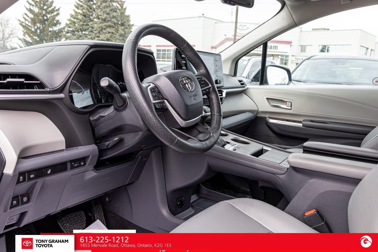 2024 Toyota Sienna XLE 8-Passenger Photo