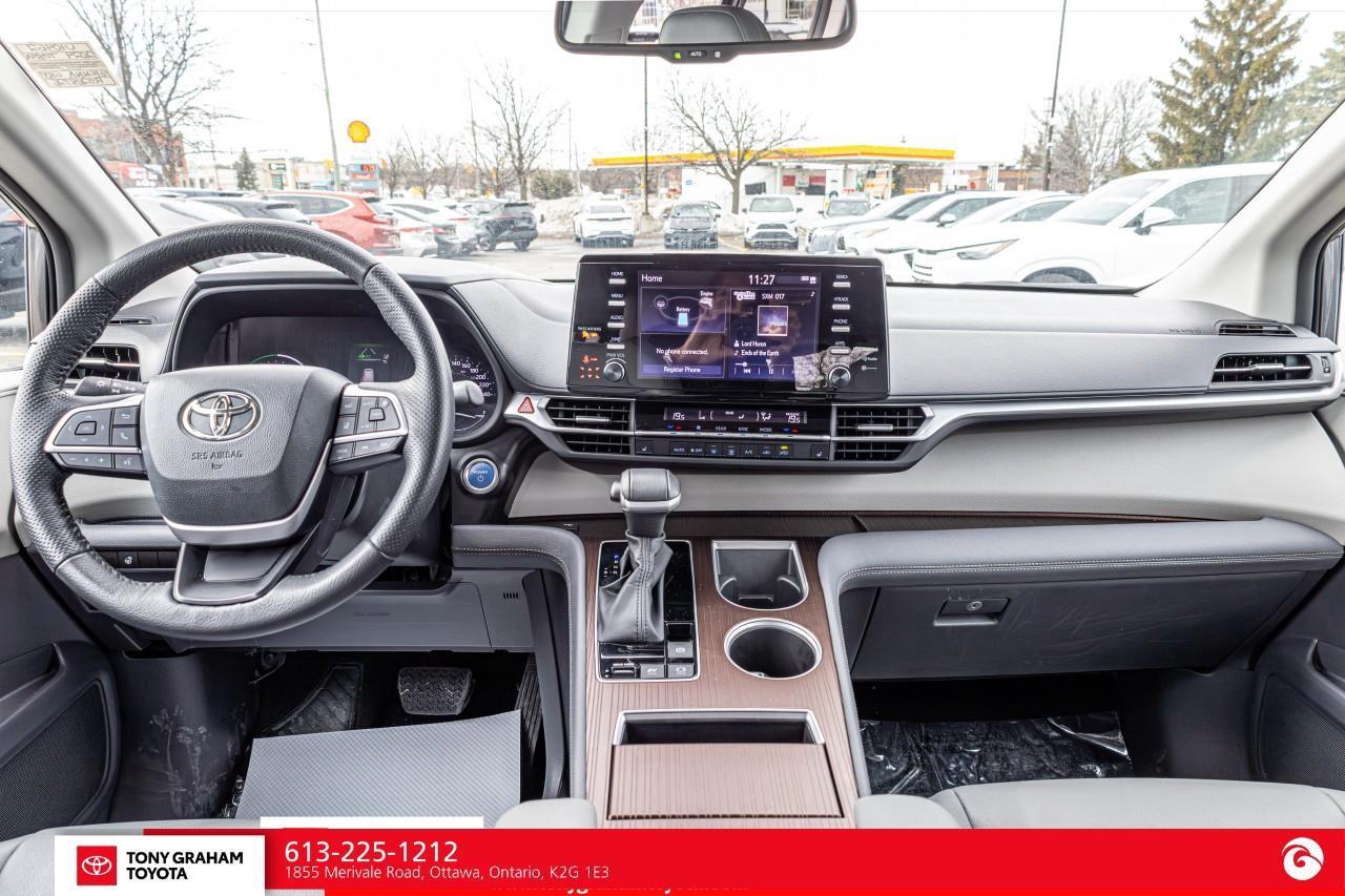 2024 Toyota Sienna XLE 8-Passenger Photo