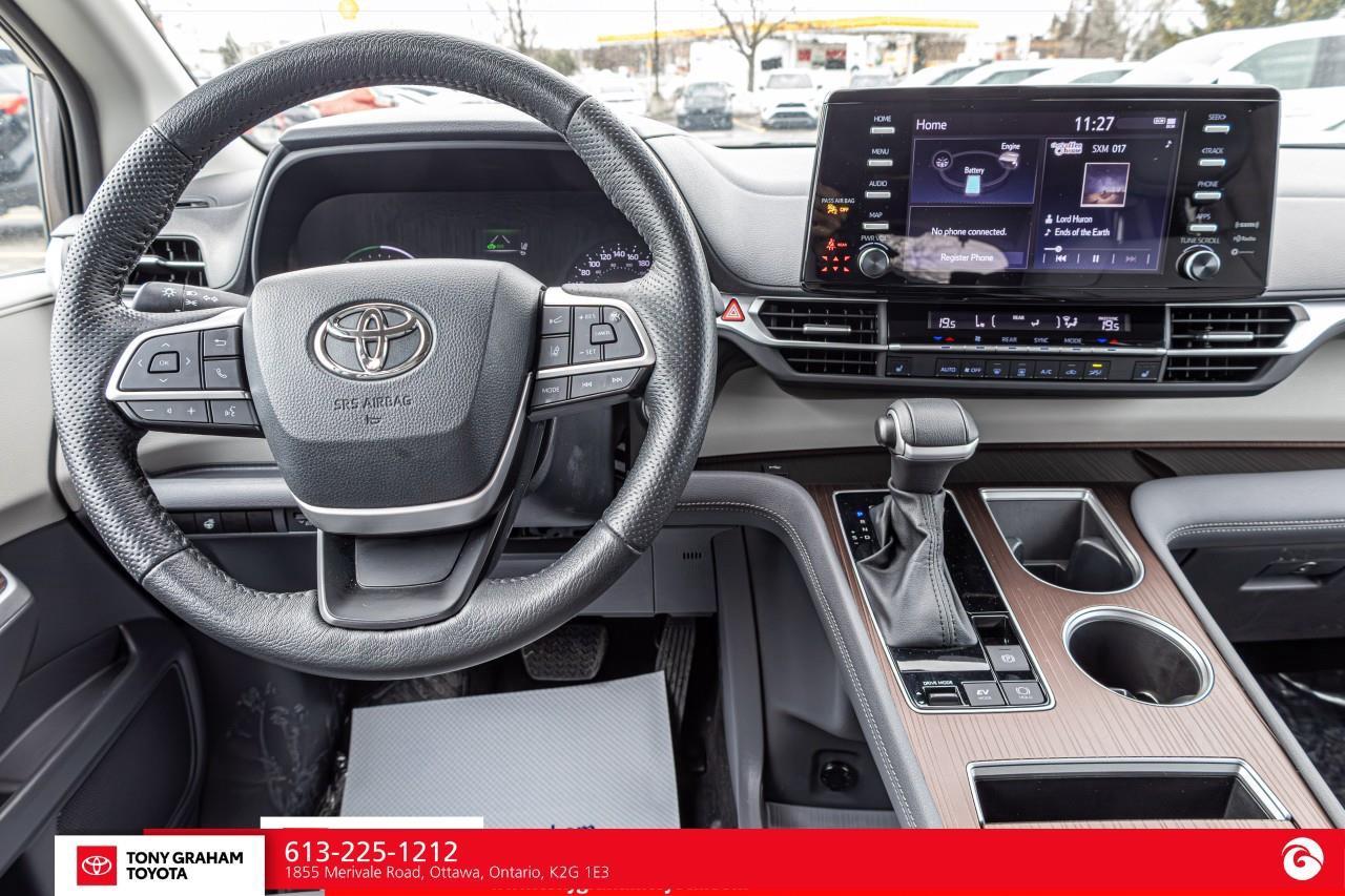 2024 Toyota Sienna XLE 8-Passenger Photo