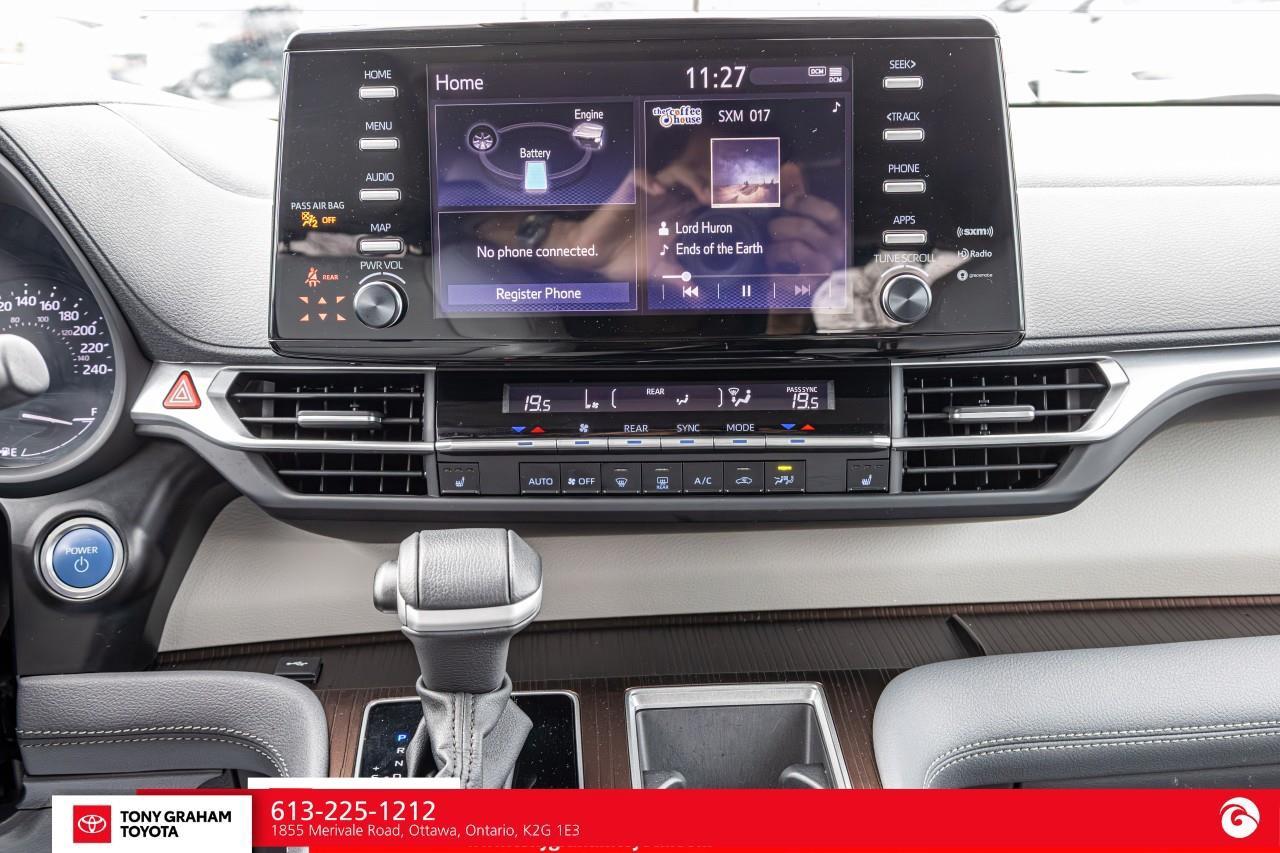 2024 Toyota Sienna XLE 8-Passenger Photo