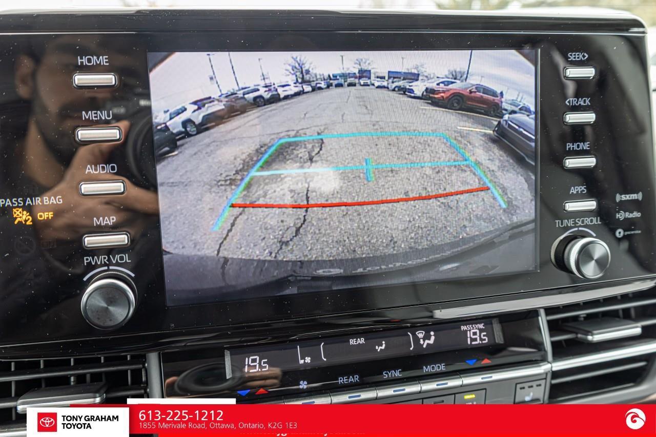 2024 Toyota Sienna XLE 8-Passenger Photo