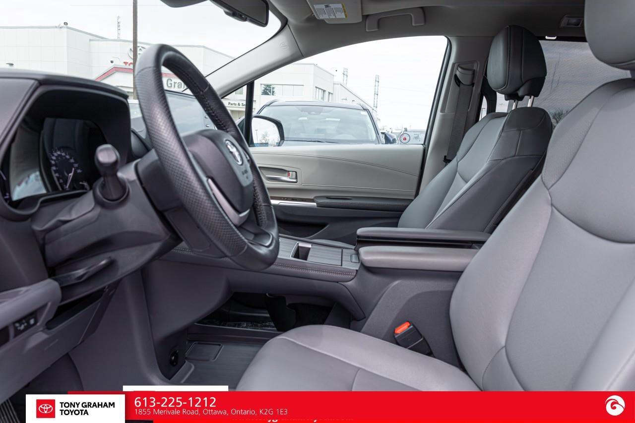 2024 Toyota Sienna XLE 8-Passenger Photo