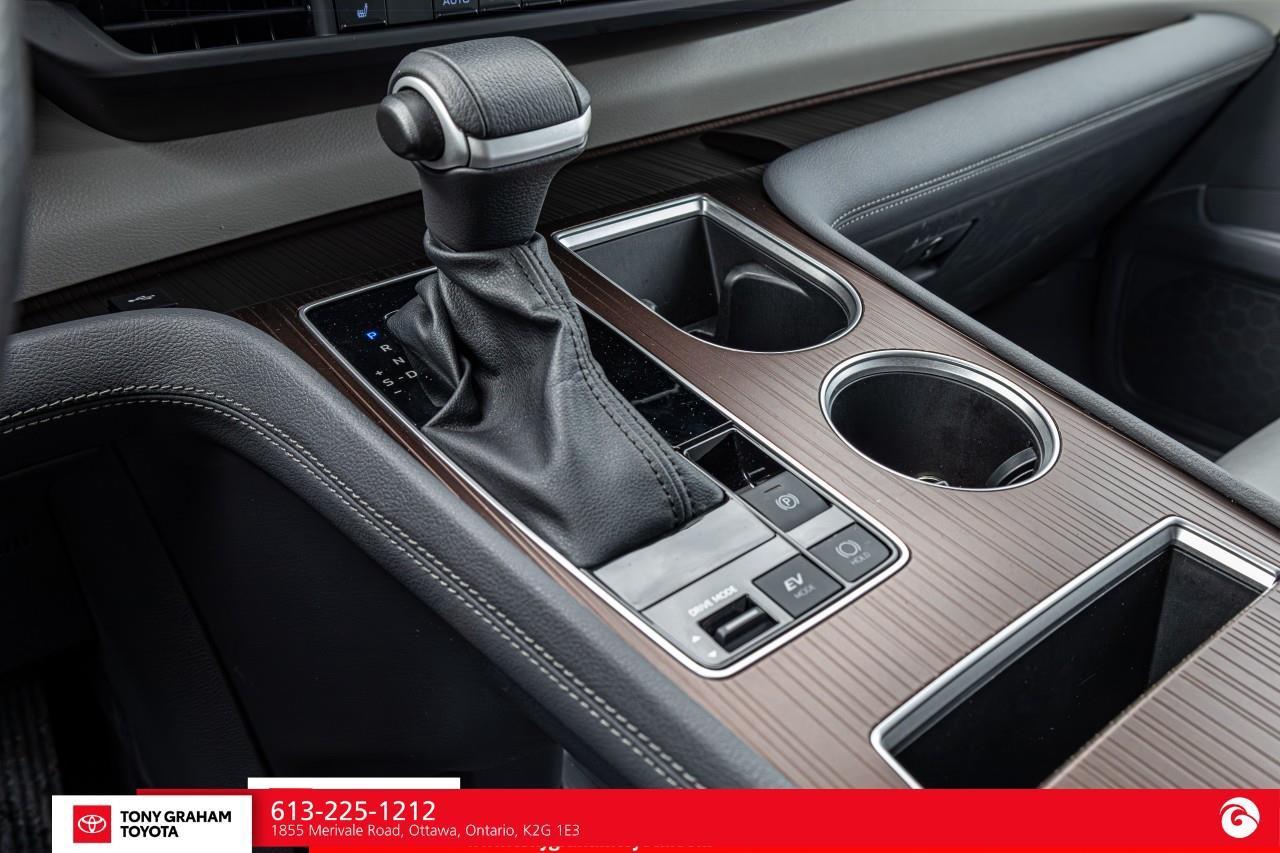 2024 Toyota Sienna XLE 8-Passenger Photo