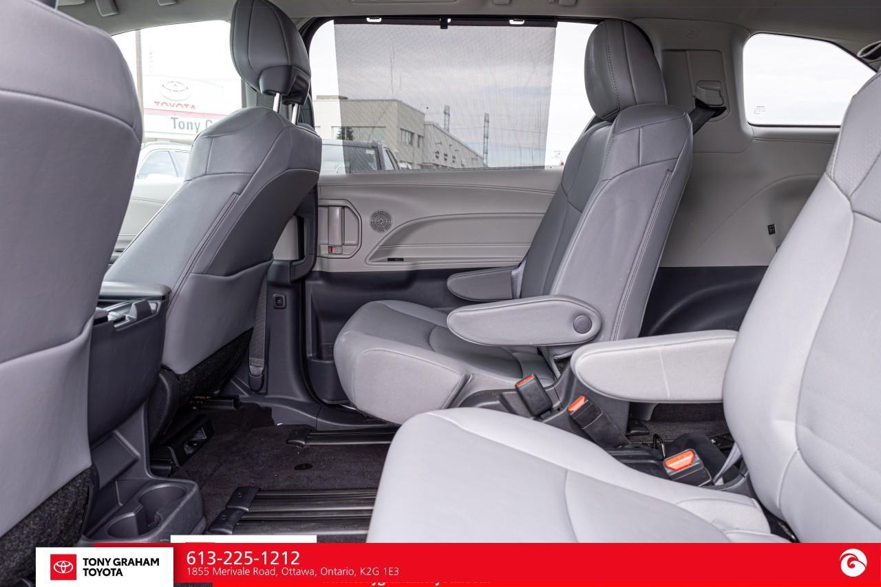 2024 Toyota Sienna XLE 8-Passenger Photo