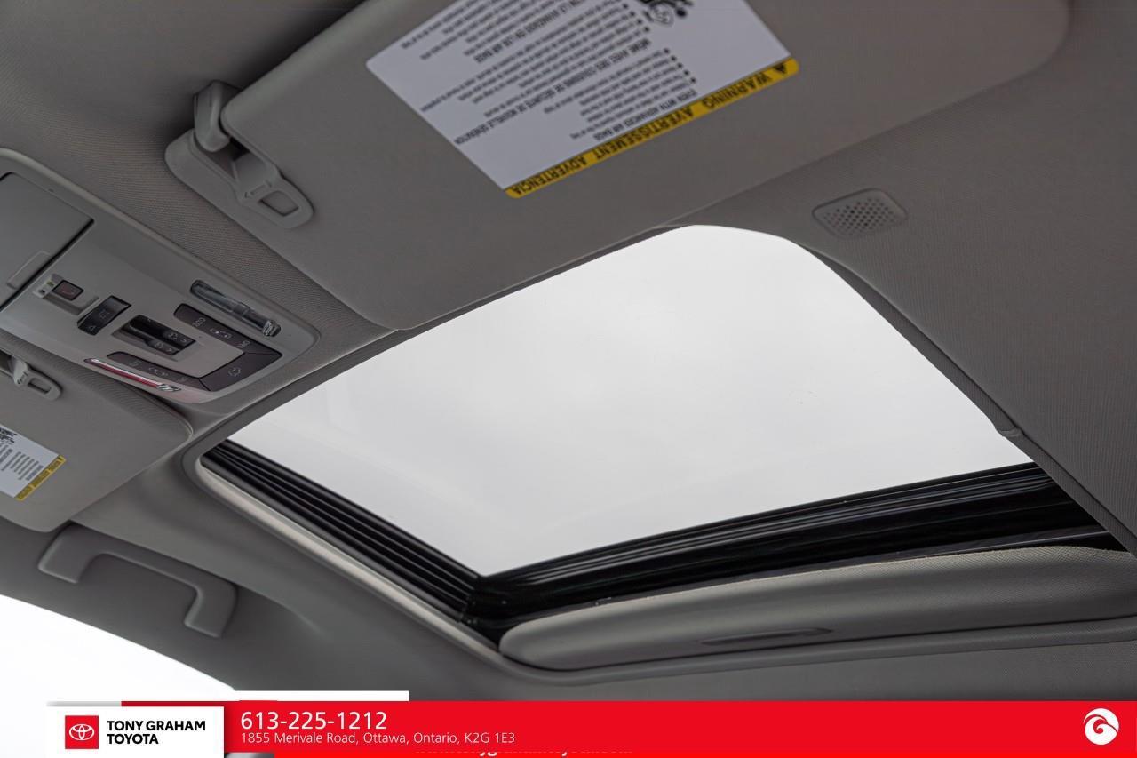 2024 Toyota Sienna XLE 8-Passenger Photo