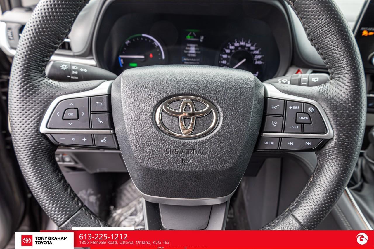 2024 Toyota Sienna XLE 8-Passenger Photo