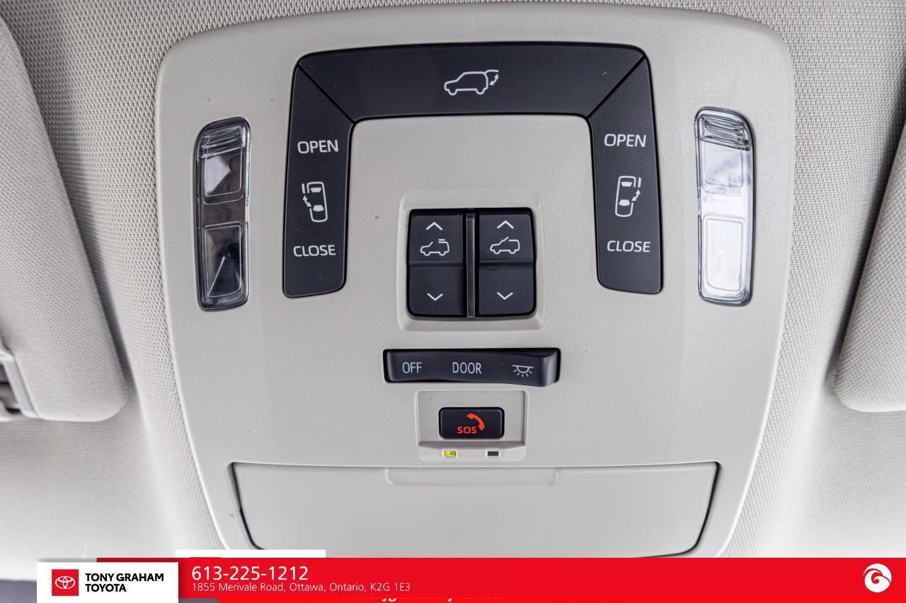 2024 Toyota Sienna XLE 8-Passenger Photo