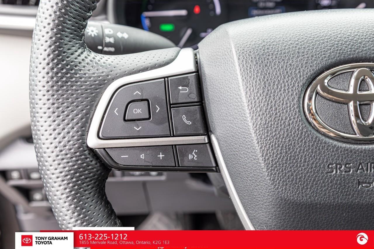 2024 Toyota Sienna XLE 8-Passenger Photo