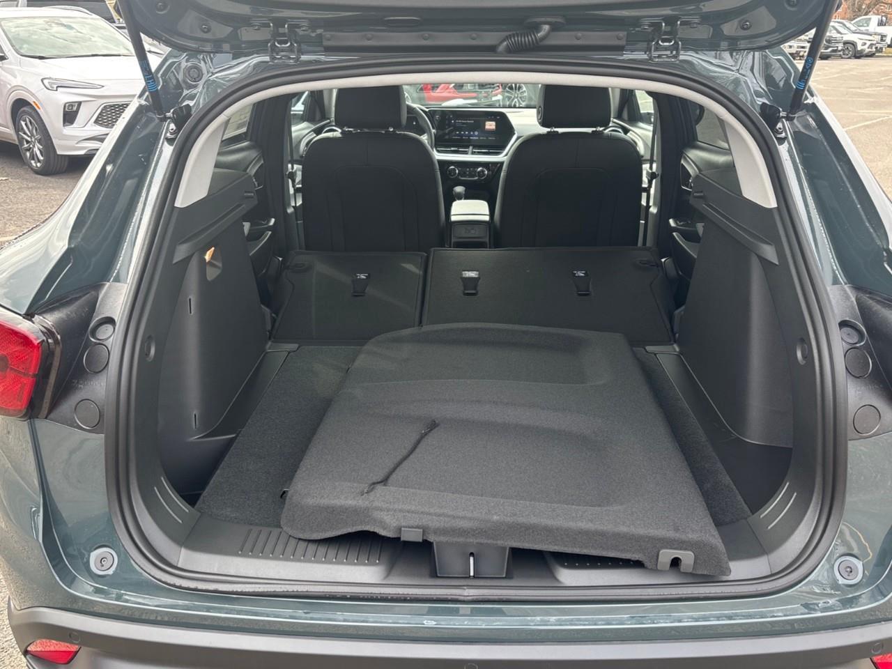 2026 Chevrolet Trax LT New Small 5 Passenger FWD SUV with 11 Diagonal Colour HD Touchscreen Radio with Wireless Apple CarPlay and Android Auto, Adaptive Cruise control, Heated Front Seats and Heated Steering Wheel Photo