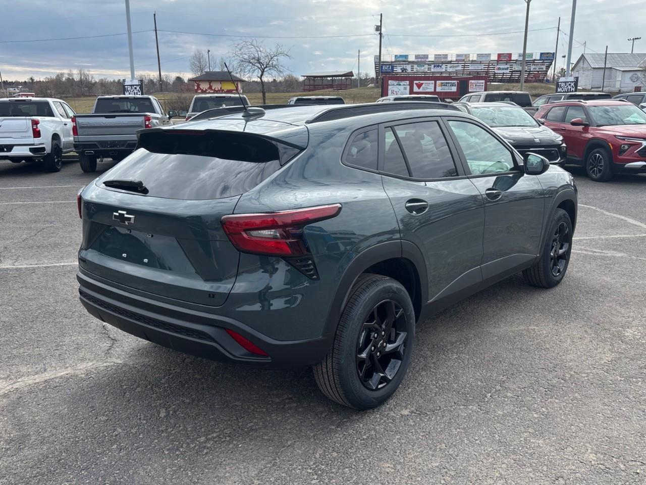 2026 Chevrolet Trax LT New Small 5 Passenger FWD SUV with 11 Diagonal Colour HD Touchscreen Radio with Wireless Apple CarPlay and Android Auto, Adaptive Cruise control, Heated Front Seats and Heated Steering Wheel Photo