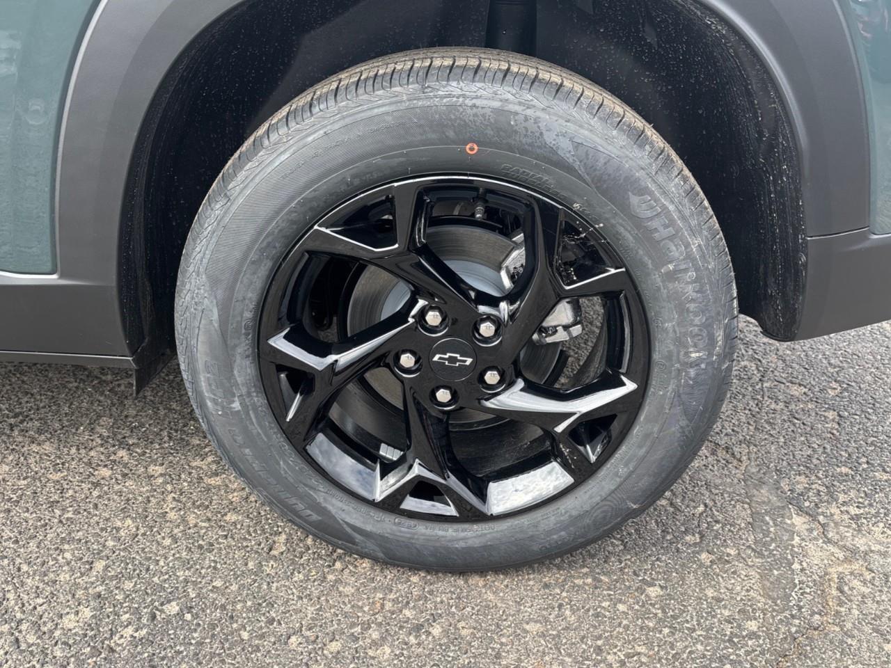 2026 Chevrolet Trax LT New Small 5 Passenger FWD SUV with 11 Diagonal Colour HD Touchscreen Radio with Wireless Apple CarPlay and Android Auto, Adaptive Cruise control, Heated Front Seats and Heated Steering Wheel Photo