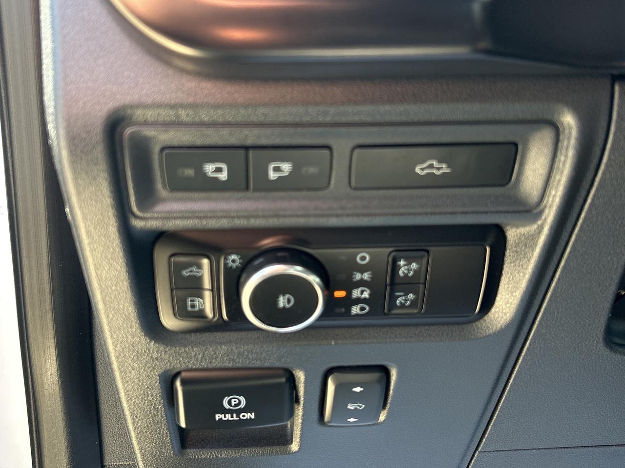 2023 Ford F-150 Lariat 4WD SuperCrew 5.5' Box Photo