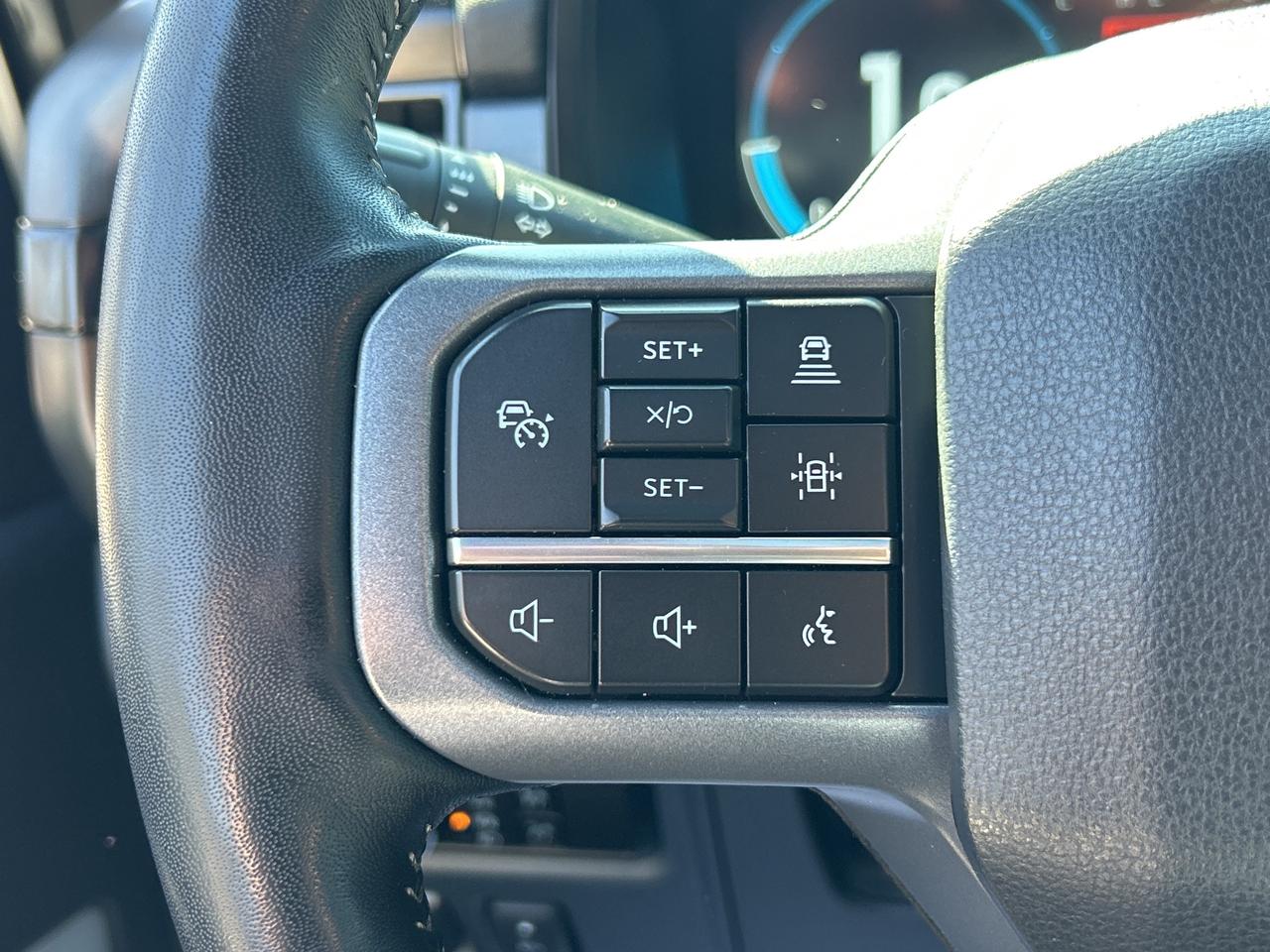 2023 Ford F-150 Lariat 4WD SuperCrew 5.5' Box Photo