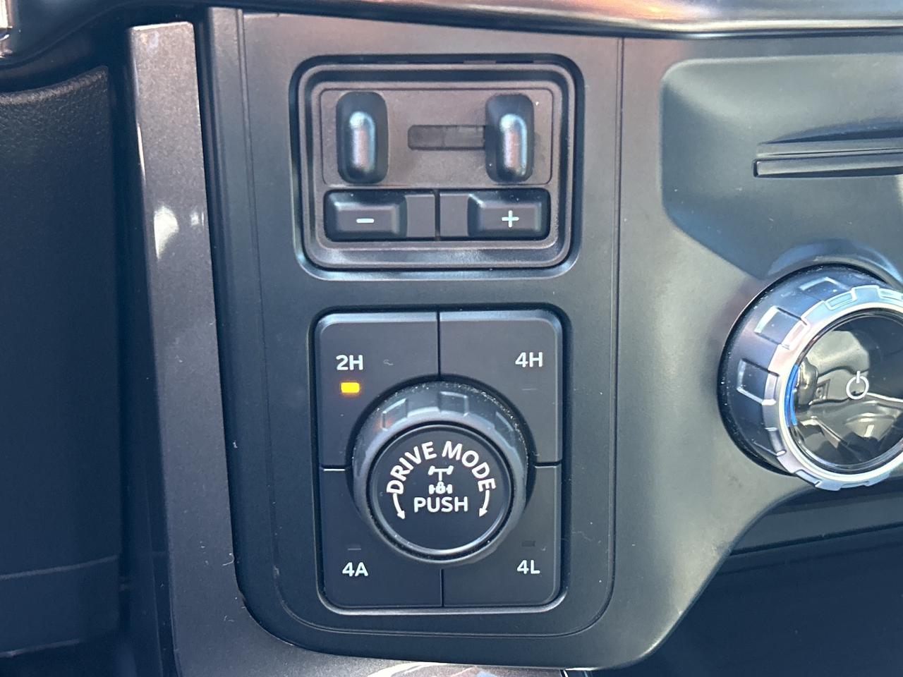 2023 Ford F-150 Lariat 4WD SuperCrew 5.5' Box Photo