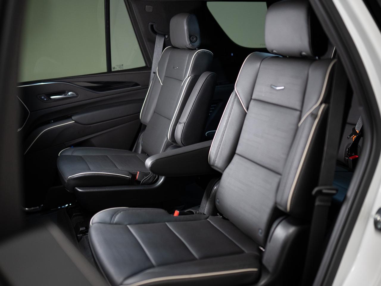 2023 Cadillac Escalade SPORT | 7 PASS | SUNROOF | HUD | 22 IN Photo