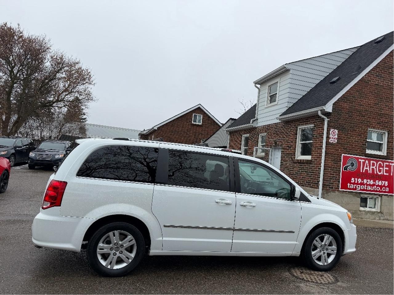 2015 Dodge Grand Caravan Crew Plus Photo