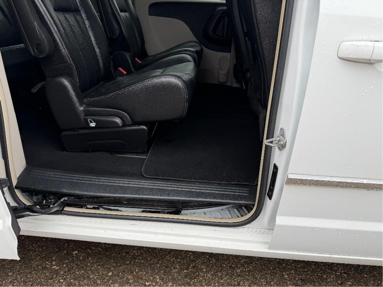 2015 Dodge Grand Caravan Crew Plus Photo