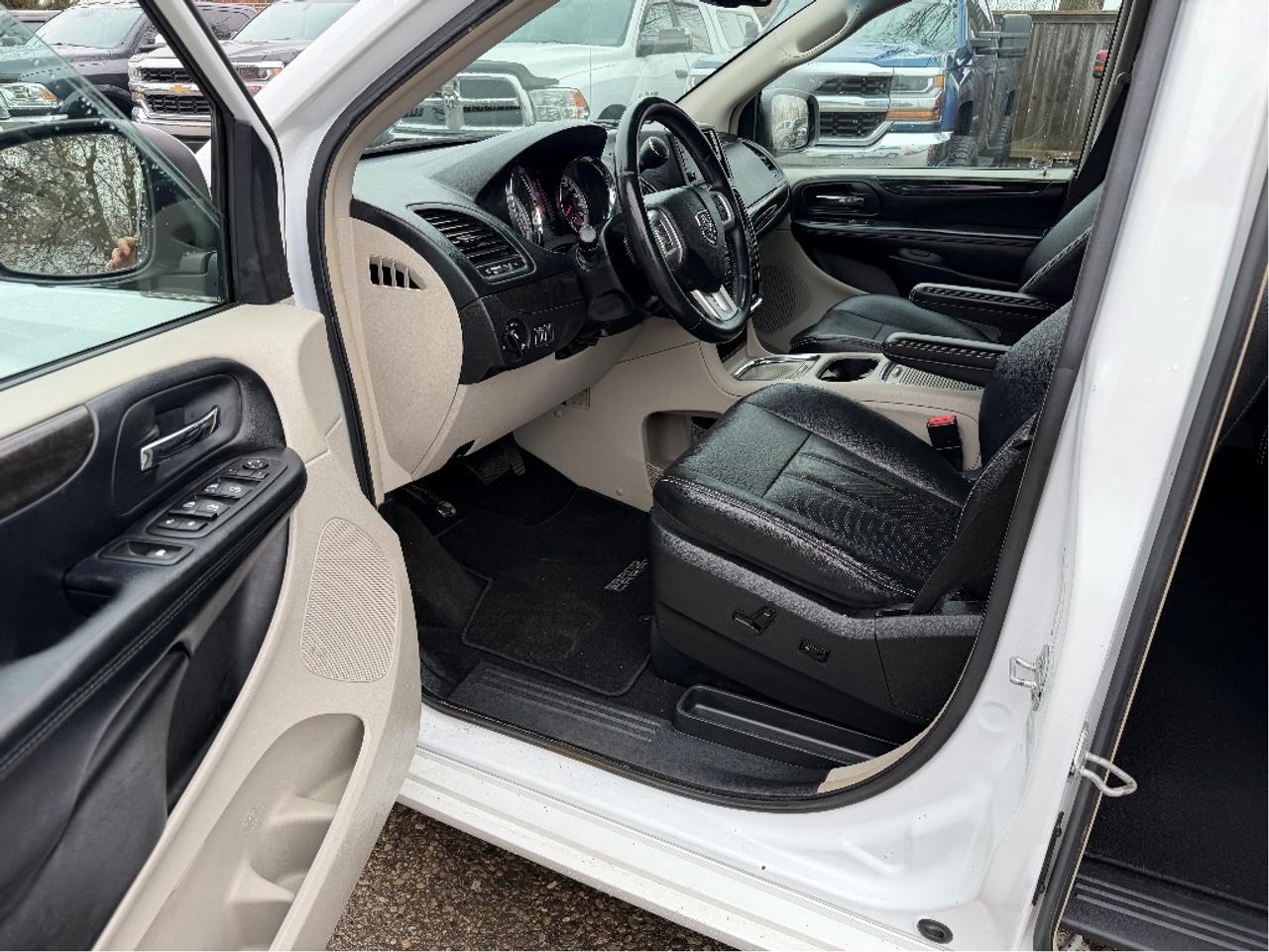 2015 Dodge Grand Caravan Crew Plus Photo