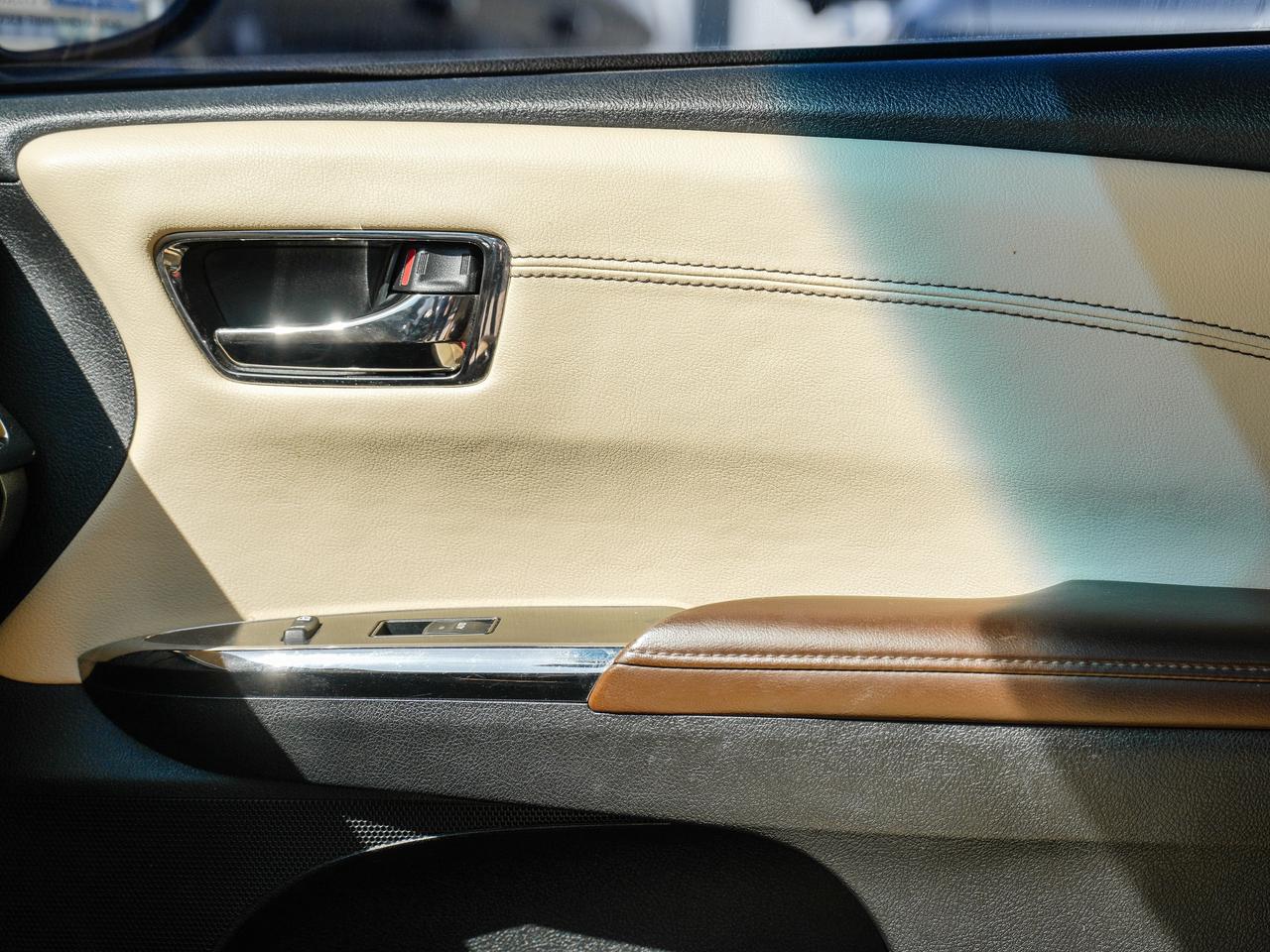 2013 Toyota Avalon XLE Photo