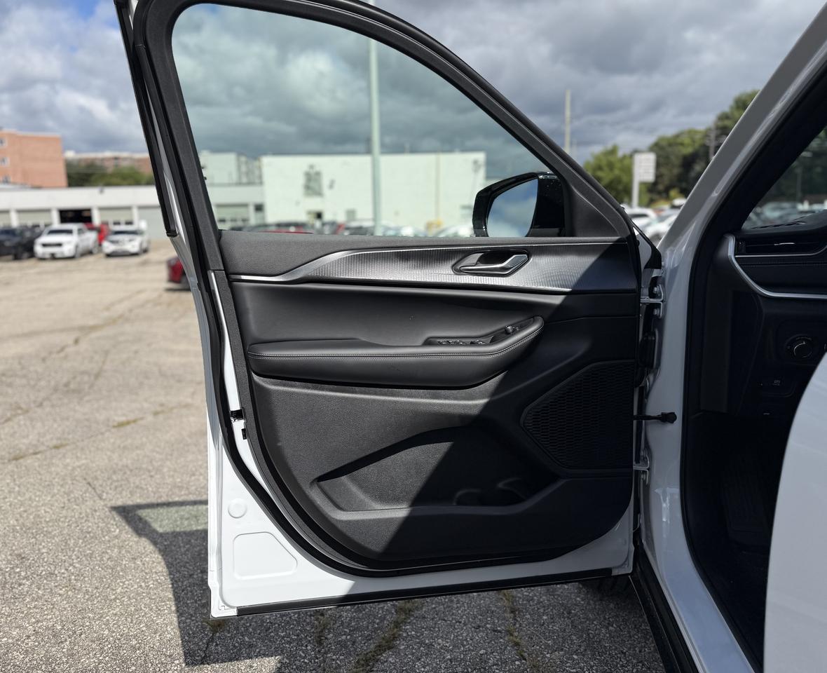 2025 Jeep Grand Cherokee L Altitude 4x4 | BLIND SPOT | REMOTE START | Photo