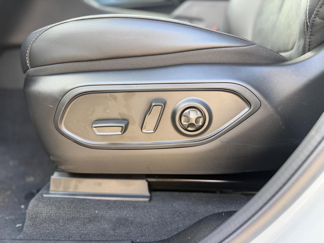 2025 Jeep Grand Cherokee L Altitude 4x4 | BLIND SPOT | REMOTE START | Photo