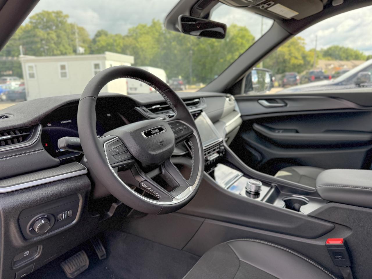 2025 Jeep Grand Cherokee L Altitude 4x4 | BLIND SPOT | REMOTE START | Photo