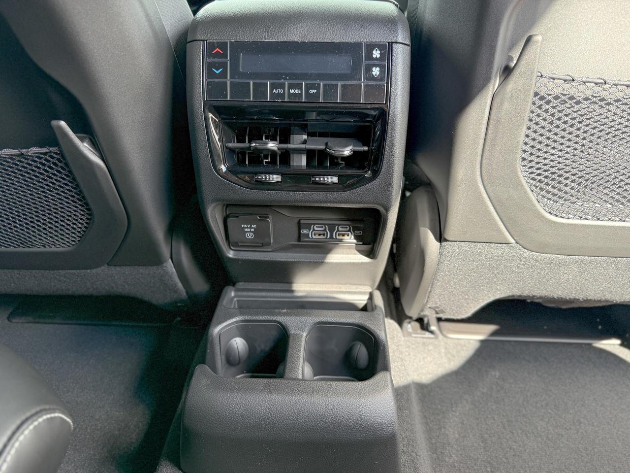 2025 Jeep Grand Cherokee L Altitude 4x4 | BLIND SPOT | REMOTE START | Photo