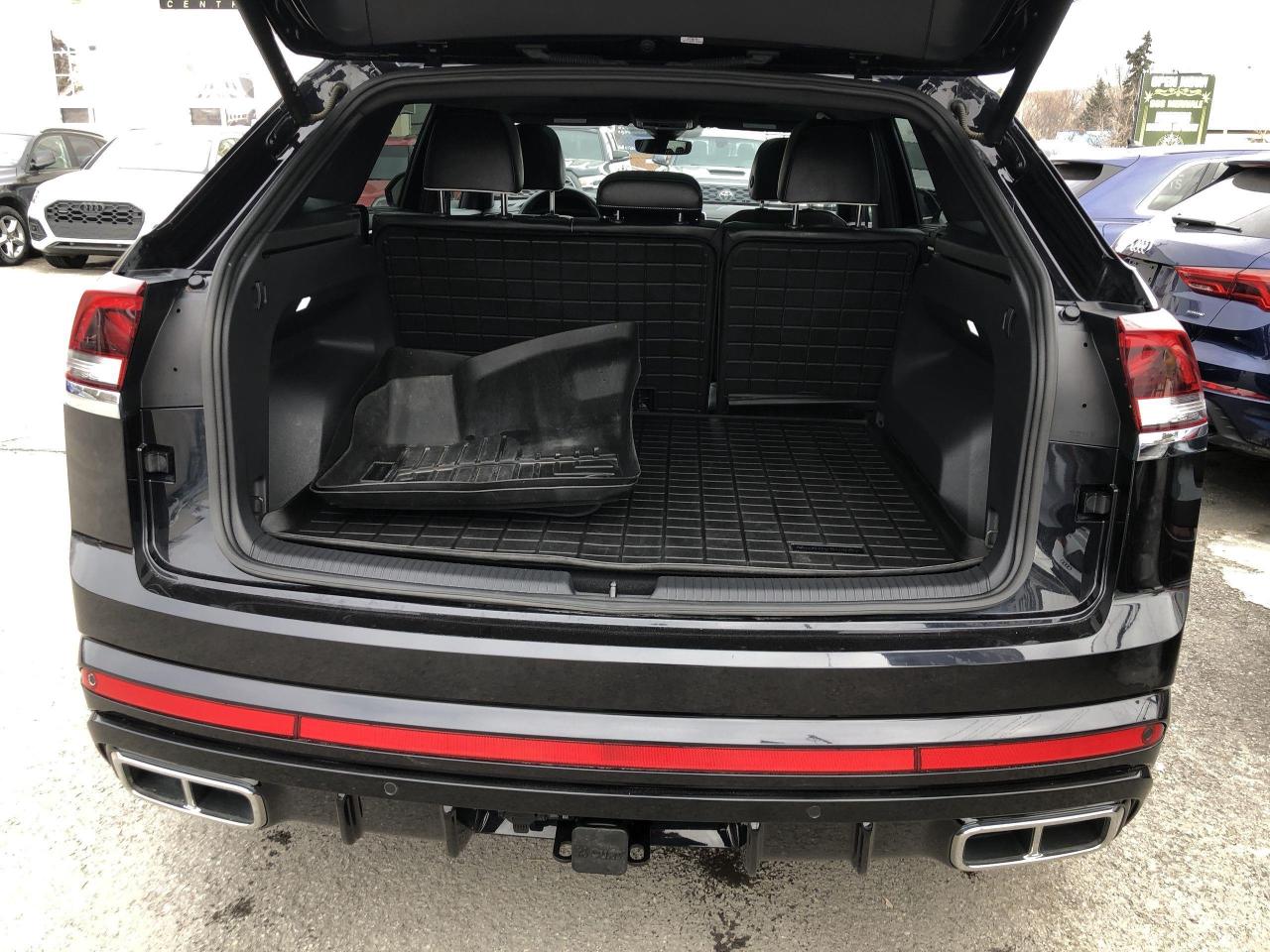 2024 Volkswagen Atlas Cross Sport 2.0 TSI Execline EXECLINE, LEATHER, HUDS, PANO. RO Photo