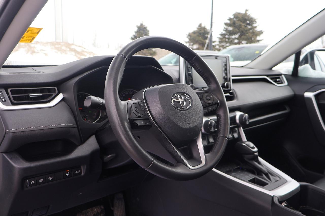 2022 Toyota RAV4 XLE | | Moonroof | Photo