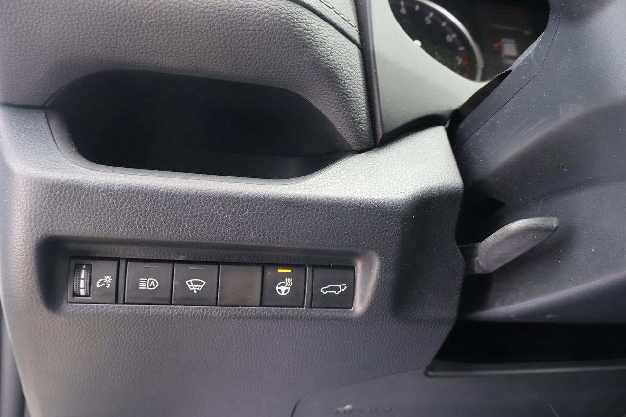 2022 Toyota RAV4 XLE | | Moonroof | Photo