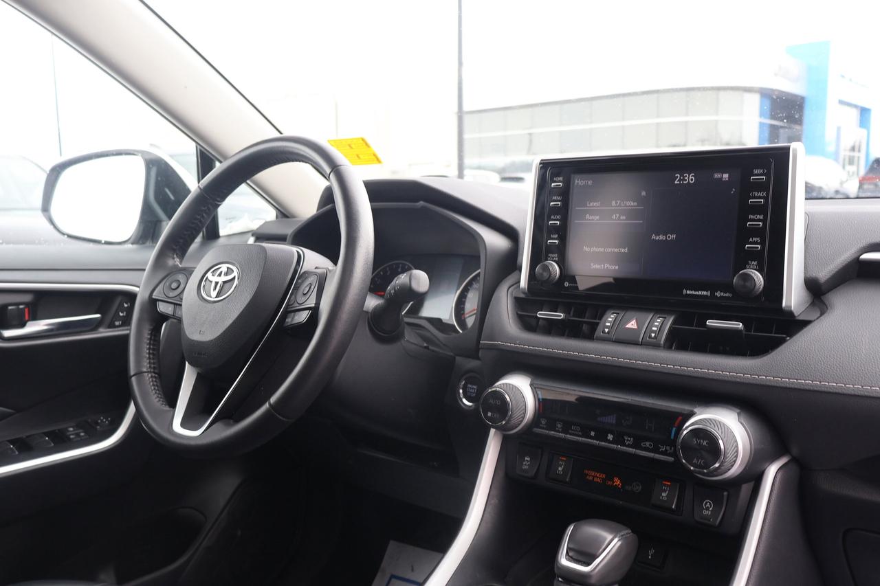 2022 Toyota RAV4 XLE | | Moonroof | Photo