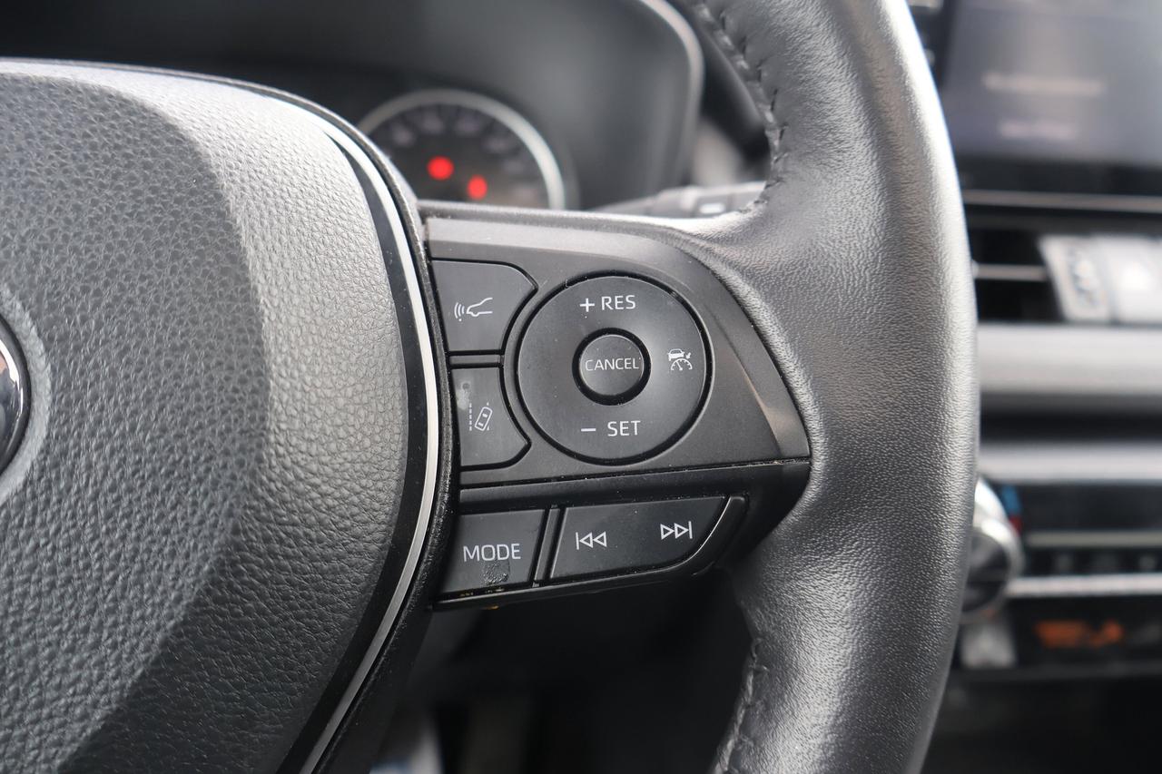2022 Toyota RAV4 XLE | | Moonroof | Photo