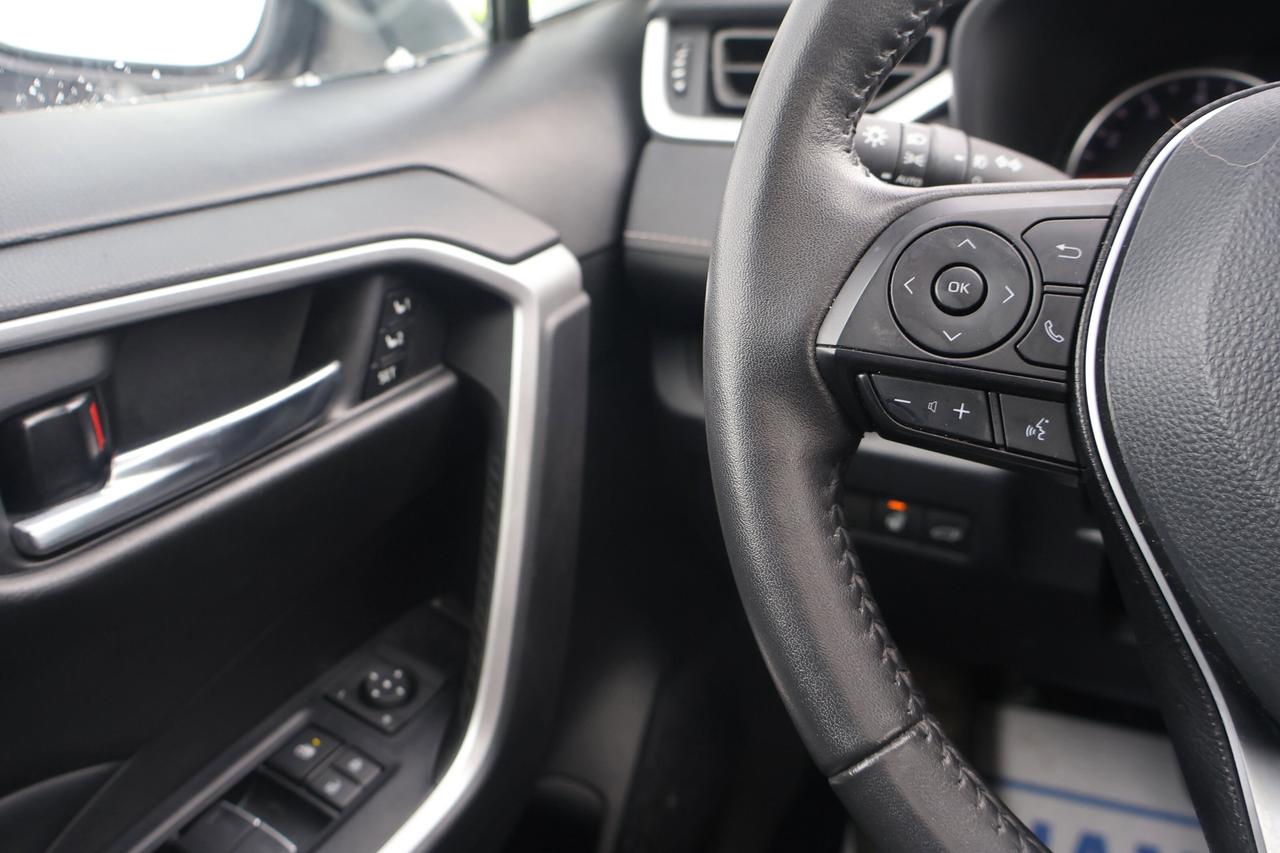 2022 Toyota RAV4 XLE | | Moonroof | Photo