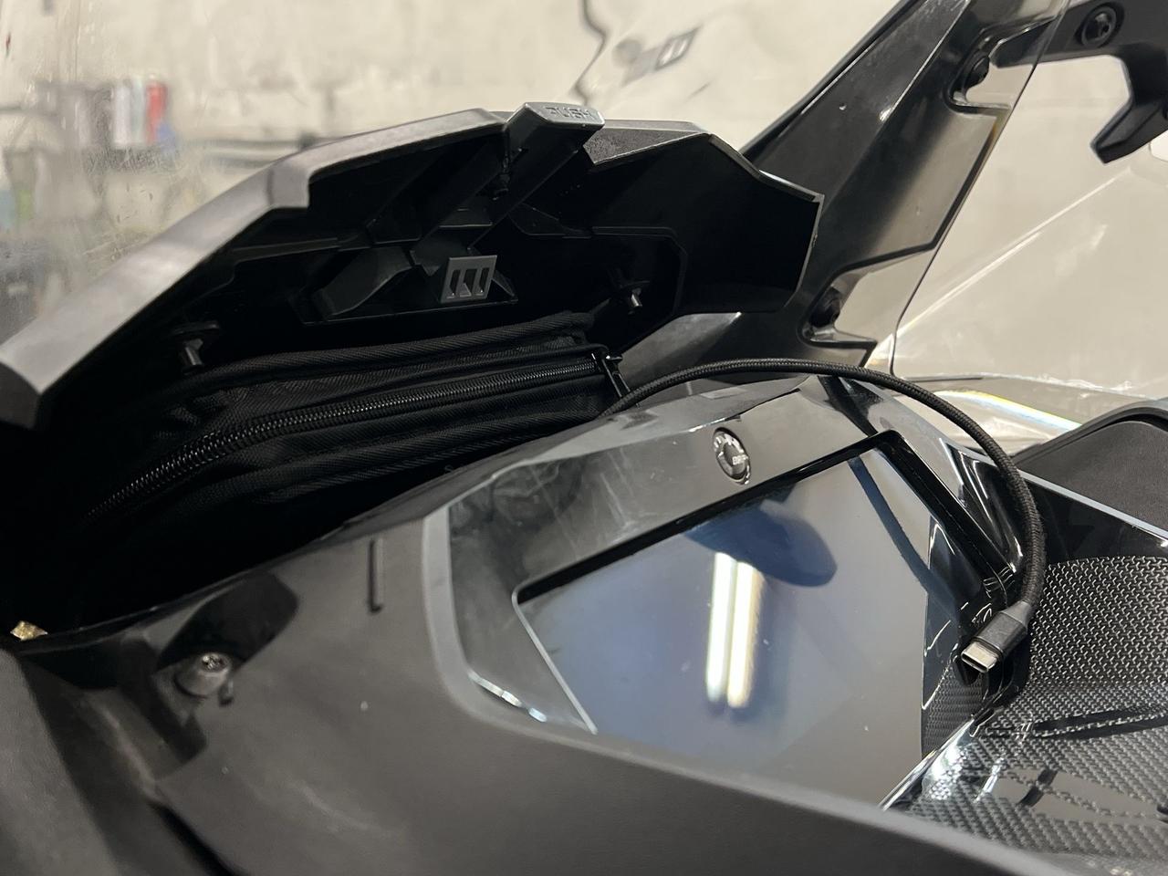 2022 Ski-Doo Grand Touring Limited GRAND TOURING | LUXURY PKG | 180HP | CARGO BOX Photo3
