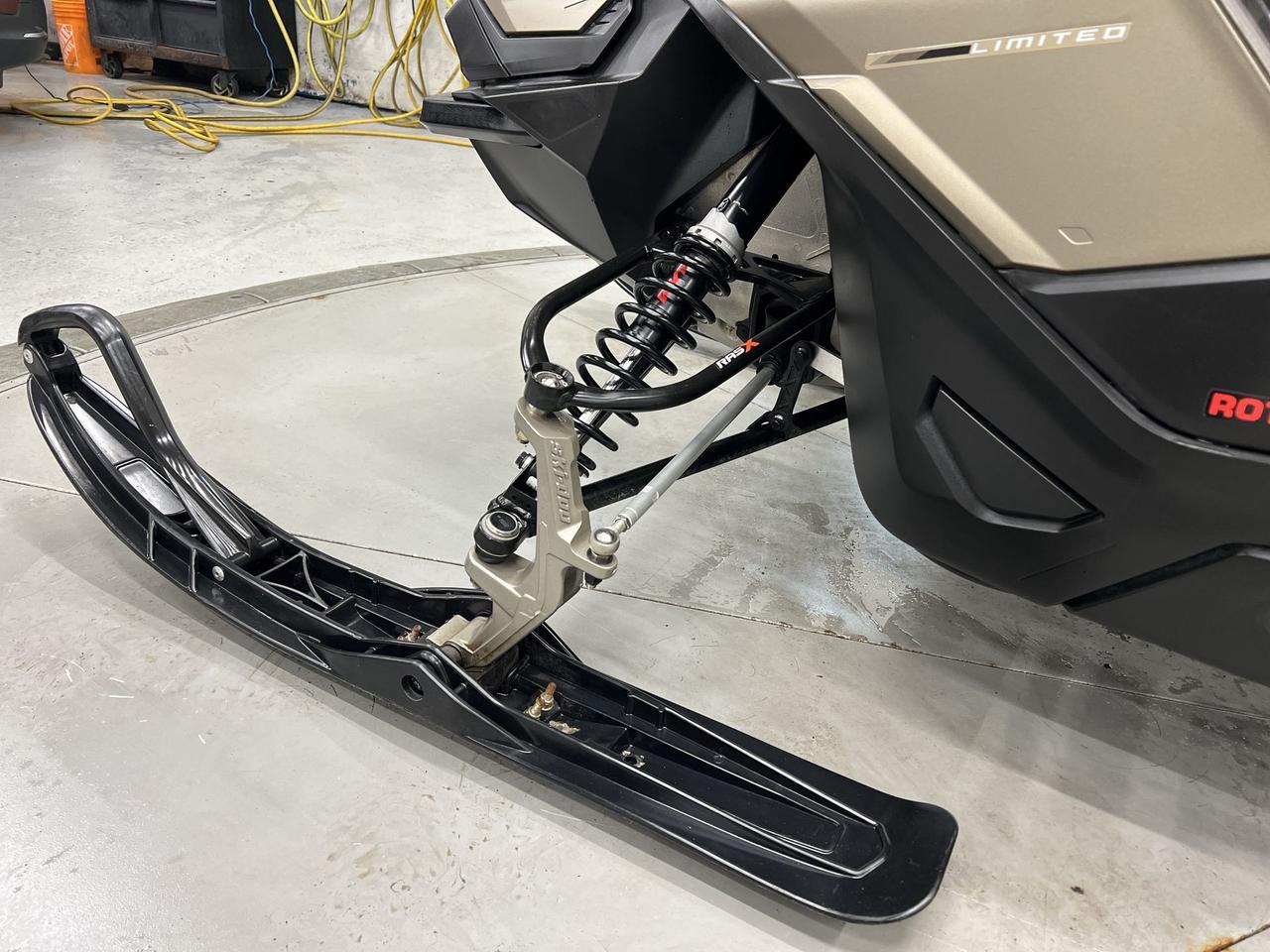 2022 Ski-Doo Grand Touring Limited GRAND TOURING | LUXURY PKG | 180HP | CARGO BOX Photo
