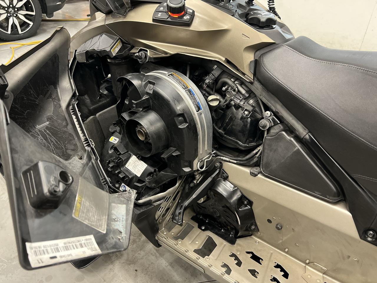 2022 Ski-Doo Grand Touring Limited GRAND TOURING | LUXURY PKG | 180HP | CARGO BOX Photo