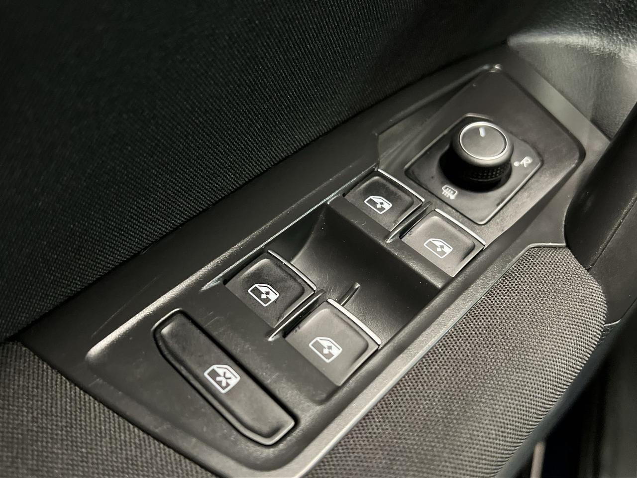 2021 Volkswagen Tiguan UNITED AWD | HTD SEATS  | CARPLAY | ALLOYS | NAV Photo