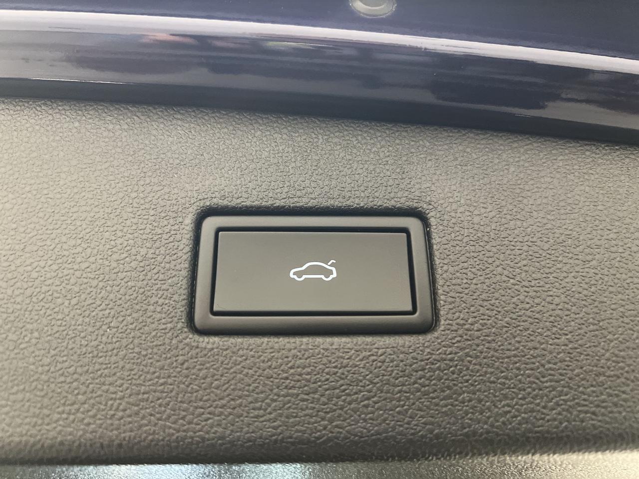 2021 Volkswagen Tiguan UNITED AWD | HTD SEATS  | CARPLAY | ALLOYS | NAV Photo