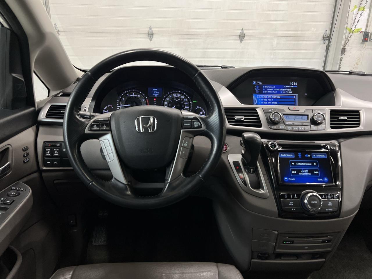 2016 Honda Odyssey TOURING | 8-PASS |HTD LEATHER | SUNROOF | DVD Photo