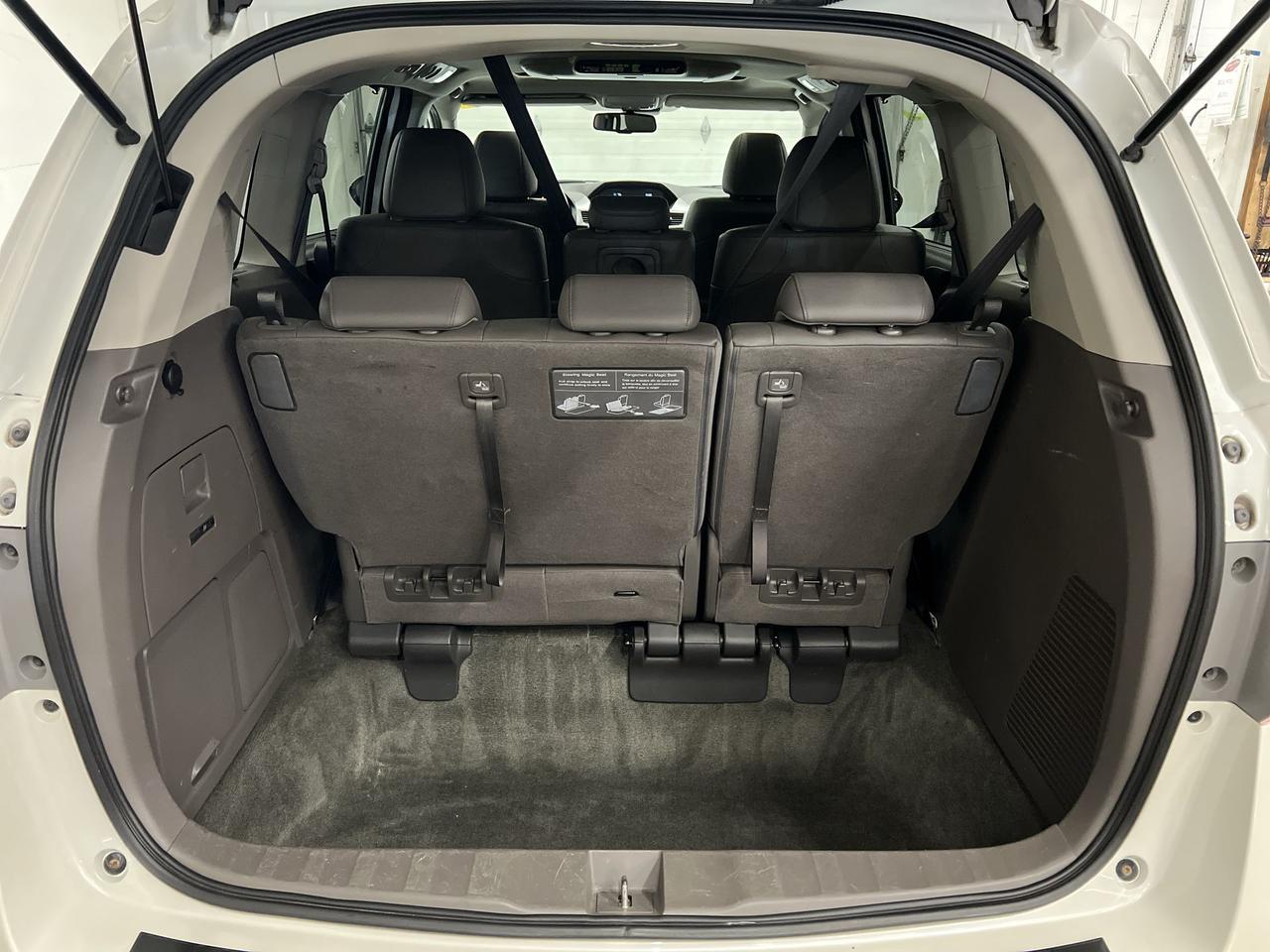 2016 Honda Odyssey TOURING | 8-PASS |HTD LEATHER | SUNROOF | DVD Photo