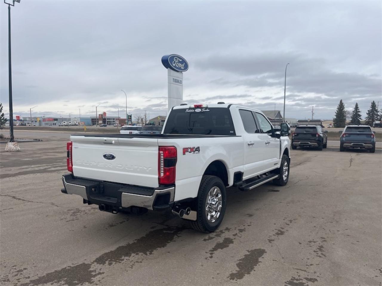 2026 Ford F-350 Super Duty LARIAT  - Running Boards Photo5