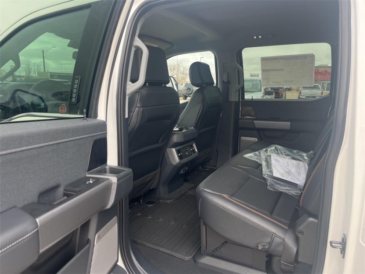 2026 Ford F-350 Super Duty LARIAT  - Running Boards Photo5